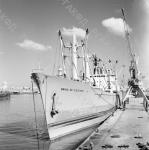 1-119832-ч/б Грузовое судно "Bahia de cochinos" ("Залив свиней") у пристани в порту г. Гаваны. Куба, г.Гавана. Январь 1974г. Фот. Соболев В.