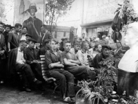 Рабочие цеха № 2 фабрики «Коммунар» во время заседания парторганизации.  Украина, г. Запорожье. 1939 г.
